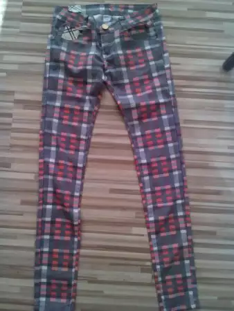 2. Снимка на кариран панталон