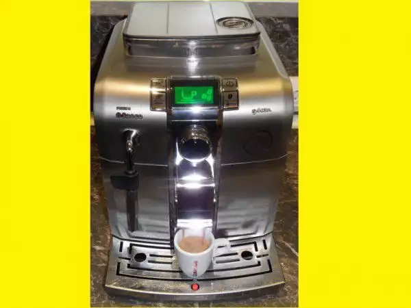 Saeco Syntia INOX HD8836 - кафемашина робот