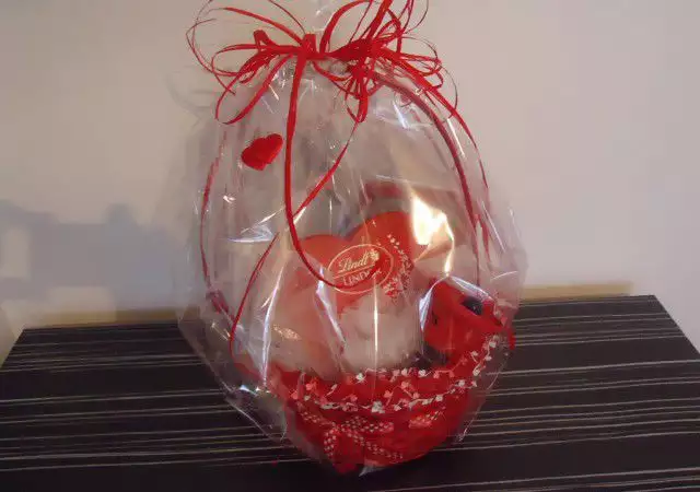 1. Снимка на Луксозна кошница за Свети Валентин за Него или за Нея