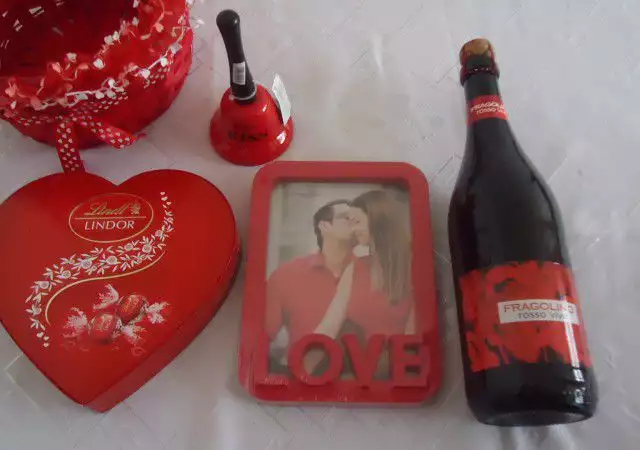 2. Снимка на Луксозна кошница за Свети Валентин за Него или за Нея