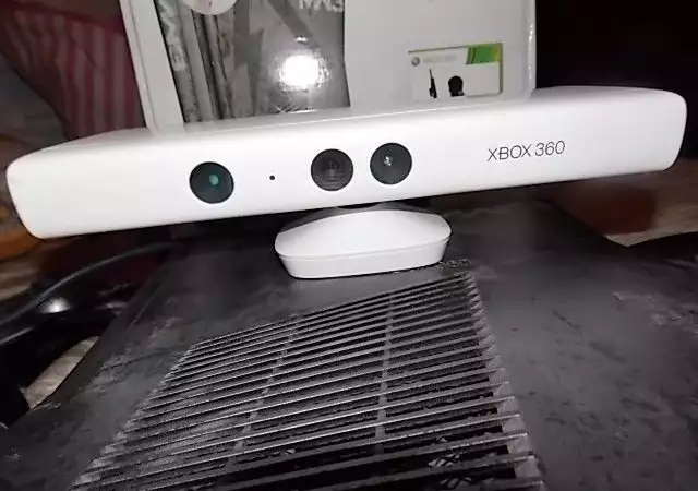 Xbox360, лимитирана серия с два джойстика , игри бонус, kinekt