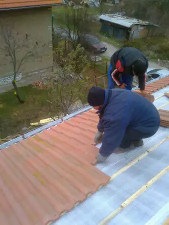 3. Снимка на ремонт на покриви, керемиди, хидроизолации, покривни конструкци
