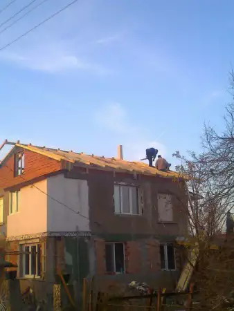 5. Снимка на ремонт на покриви, керемиди, хидроизолации, покривни конструкци