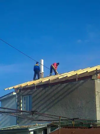 6. Снимка на ремонт на покриви, керемиди, хидроизолации, покривни конструкци