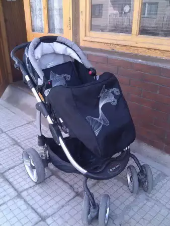 Продавам комбинирана детска количка