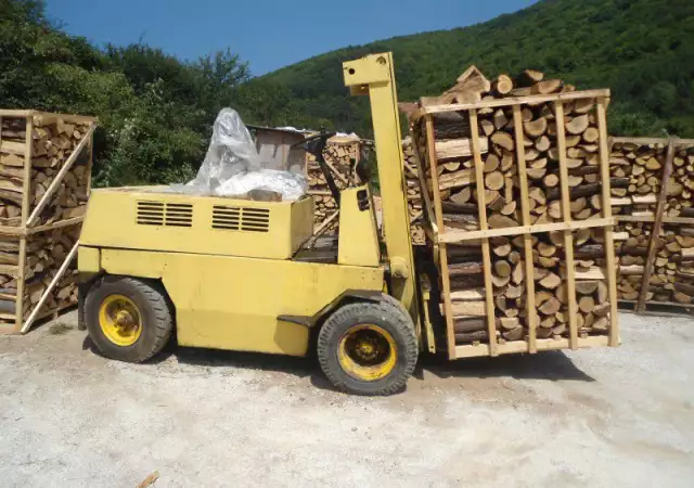 7. Снимка на Автокранове Камион с Кран и Пътна Помощ