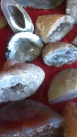 5. Снимка на Планински кристали, ахати, аметист.