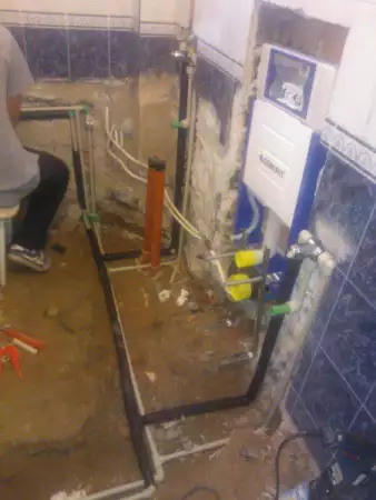 4. Снимка на монтаж на тоалетни структори и душове за вграждане