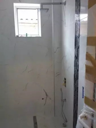 монтаж на тоалетни структори и душове за вграждане