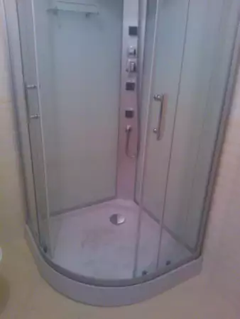 Монтаж на душ кабини