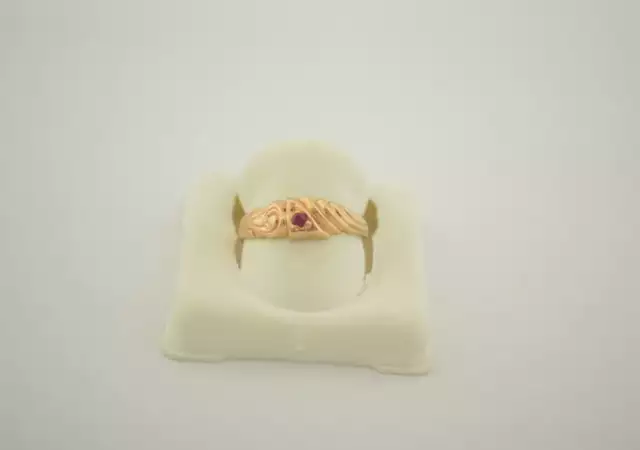1. Снимка на златен пръстен Д 33020