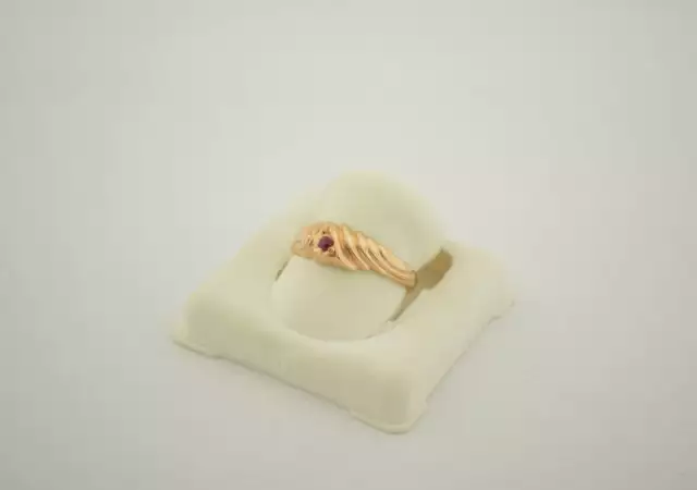 златен пръстен Д 33020