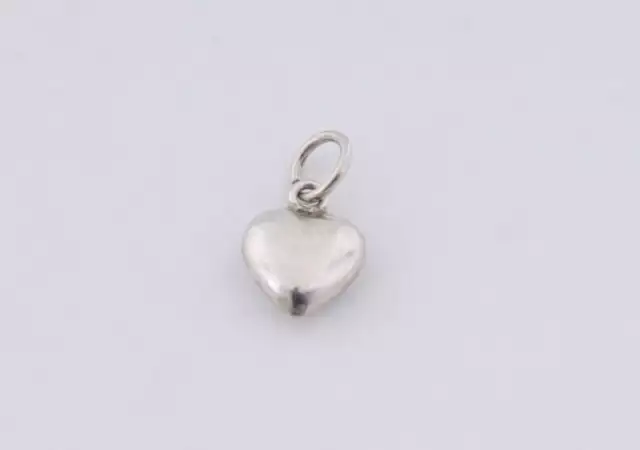 1. Снимка на сребърна висулка - сърце