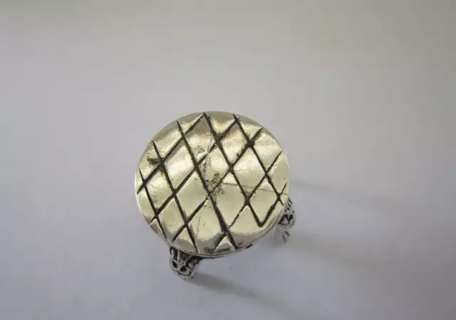 Сребърна миниатюра - маса Д 12539 - 25