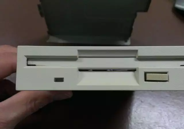 5. Снимка на RAM памет 72P 8 MB - MITSUBISHI M5M418165 , флопи диск 1, 44