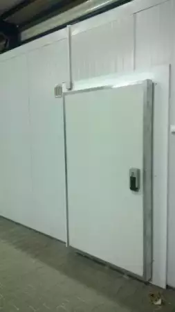 Продавам хладилни врати
