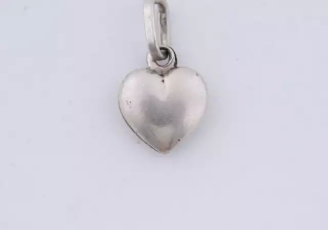 1. Снимка на сребърна висулка - сърце