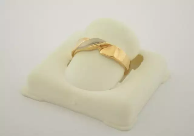 3. Снимка на НОВ златен пръстен