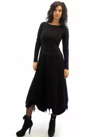 1. Снимка на Черна рокля Долорес