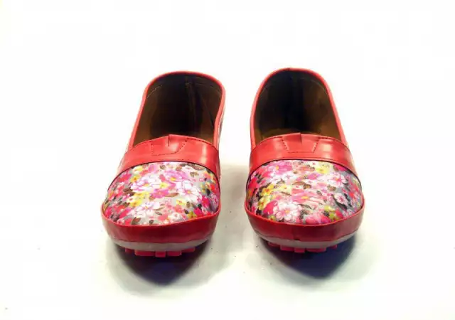 2. Снимка на Ежедневни обувки флорални мотиви