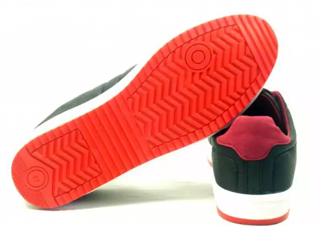 2. Снимка на Спортни обувки в черен цвят