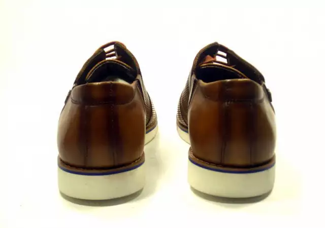 Елегантни кафяви мъжки обувки