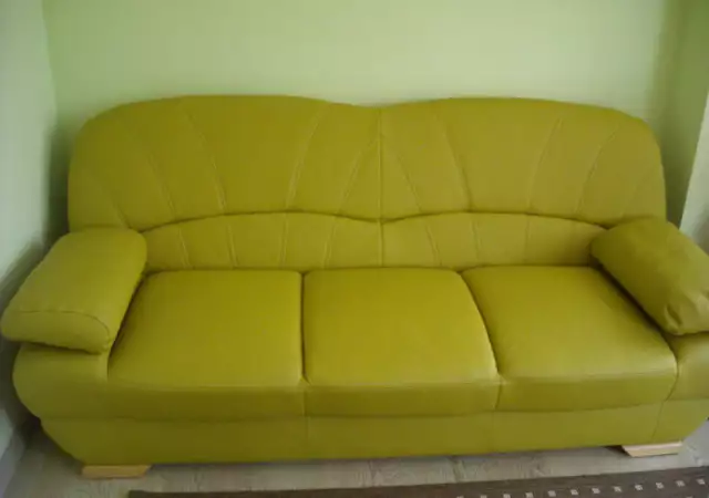 1. Снимка на Продавам кожен диван