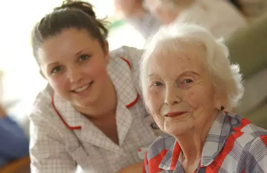 1. Снимка на Обгрижване на възрастна Госпожа и помощ в домакинство