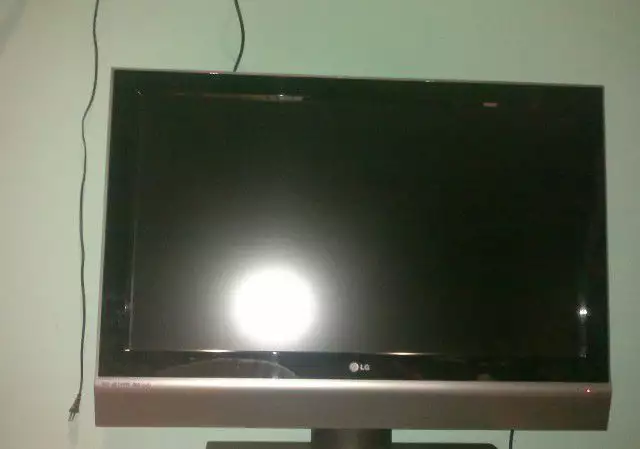 4. Снимка на ПРОДАВАМ Телевизор, LG 37lc2rr LCD TV