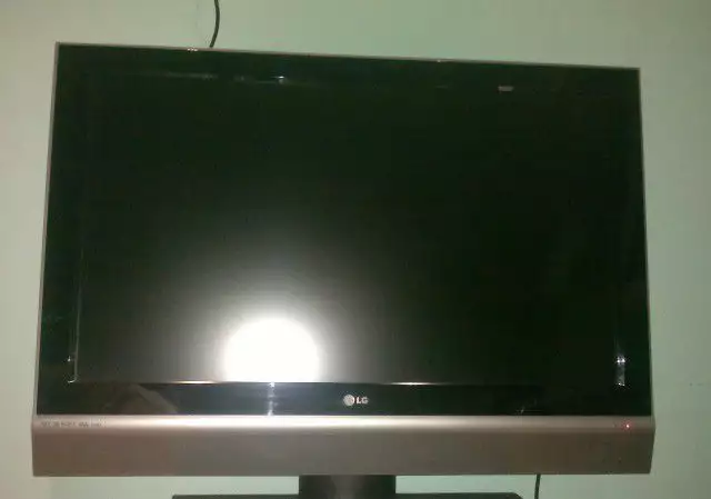 3. Снимка на ПРОДАВАМ Телевизор, LG 37lc2rr LCD TV