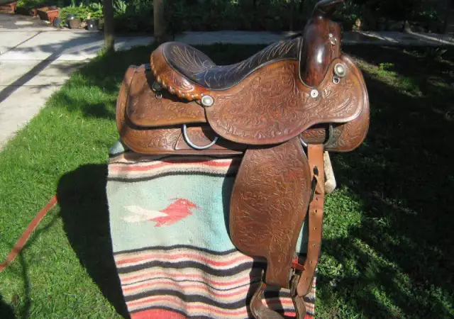 1. Снимка на Уестърн седло за езда