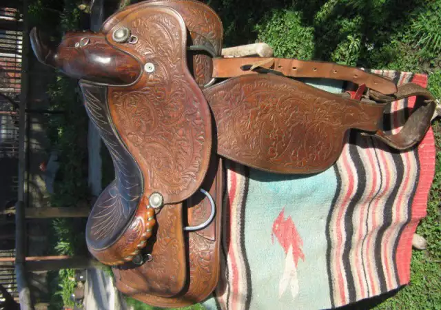 7. Снимка на Уестърн седло за езда