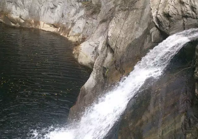4. Снимка на Вила Къпиновски водопад - Еленския балкан