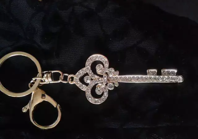 Луксозен ключодържател - висулка във форма на ключ