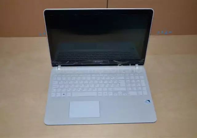 Продавам лаптоп Сони Вайо SVF1521A6EW