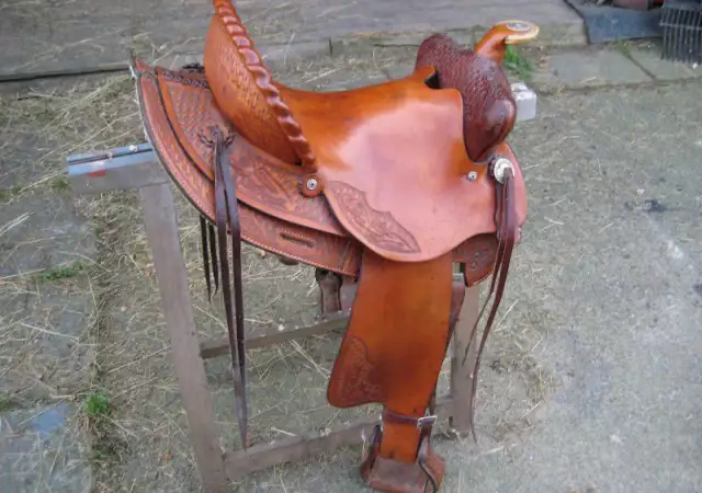 9. Снимка на Уестърн седло за езда