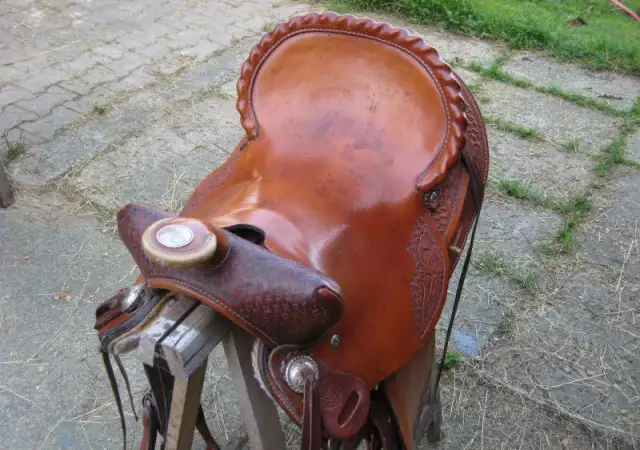 12. Снимка на Уестърн седло за езда