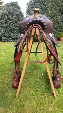 14. Снимка на Уестърн седло за езда