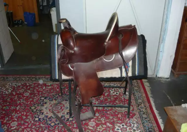 21. Снимка на Уестърн седло за езда