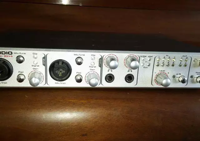 Продавам M - audio 1814 firewire и exprescard to 1814 карта