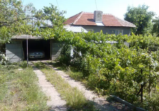 1. Снимка на Продавам къща с двор в гр.Горна Оряховица