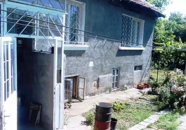 2. Снимка на Продавам къща с двор в гр.Горна Оряховица