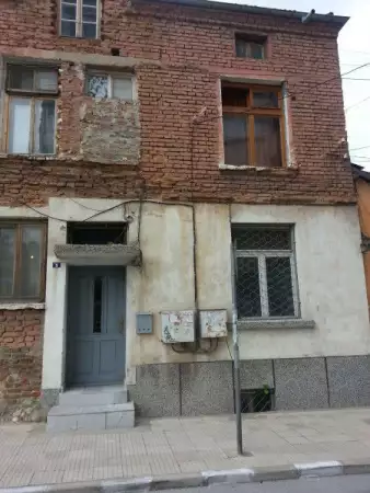 1. Снимка на Продавам етаж от къща в Асеновград