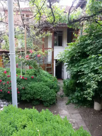2. Снимка на Продавам етаж от къща в Асеновград