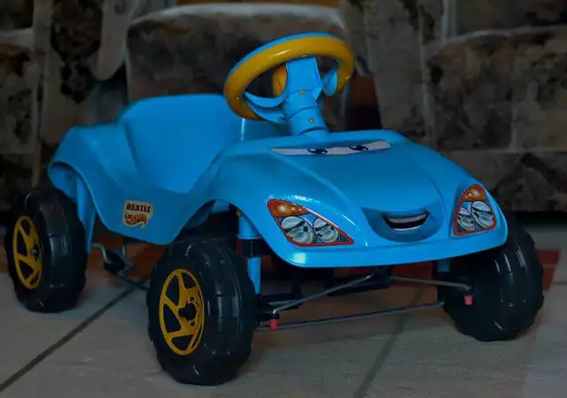 1. Снимка на Детска кола с педали - ползвана само в дома