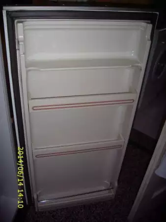 11. Снимка на хладилник филипс 100л