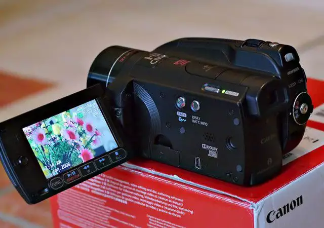 2. Снимка на НОВА Full HD Видеокамера Canon HG21 120GB Пълен комплект