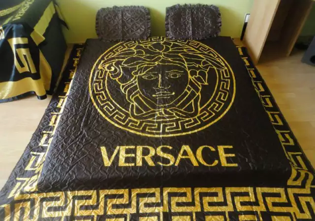 1. Снимка на Кувертюра за спалня Versace