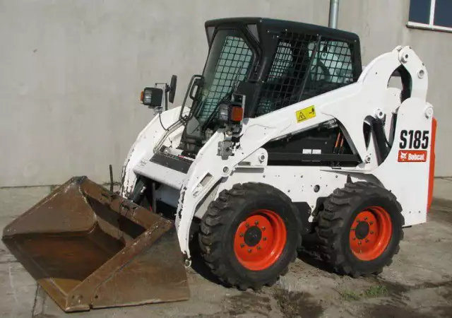 2. Снимка на BOBCAT S185 - мини товарач