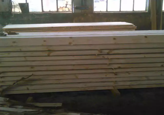 фирма ФЕНИКС предлага дървен материал от бял бор